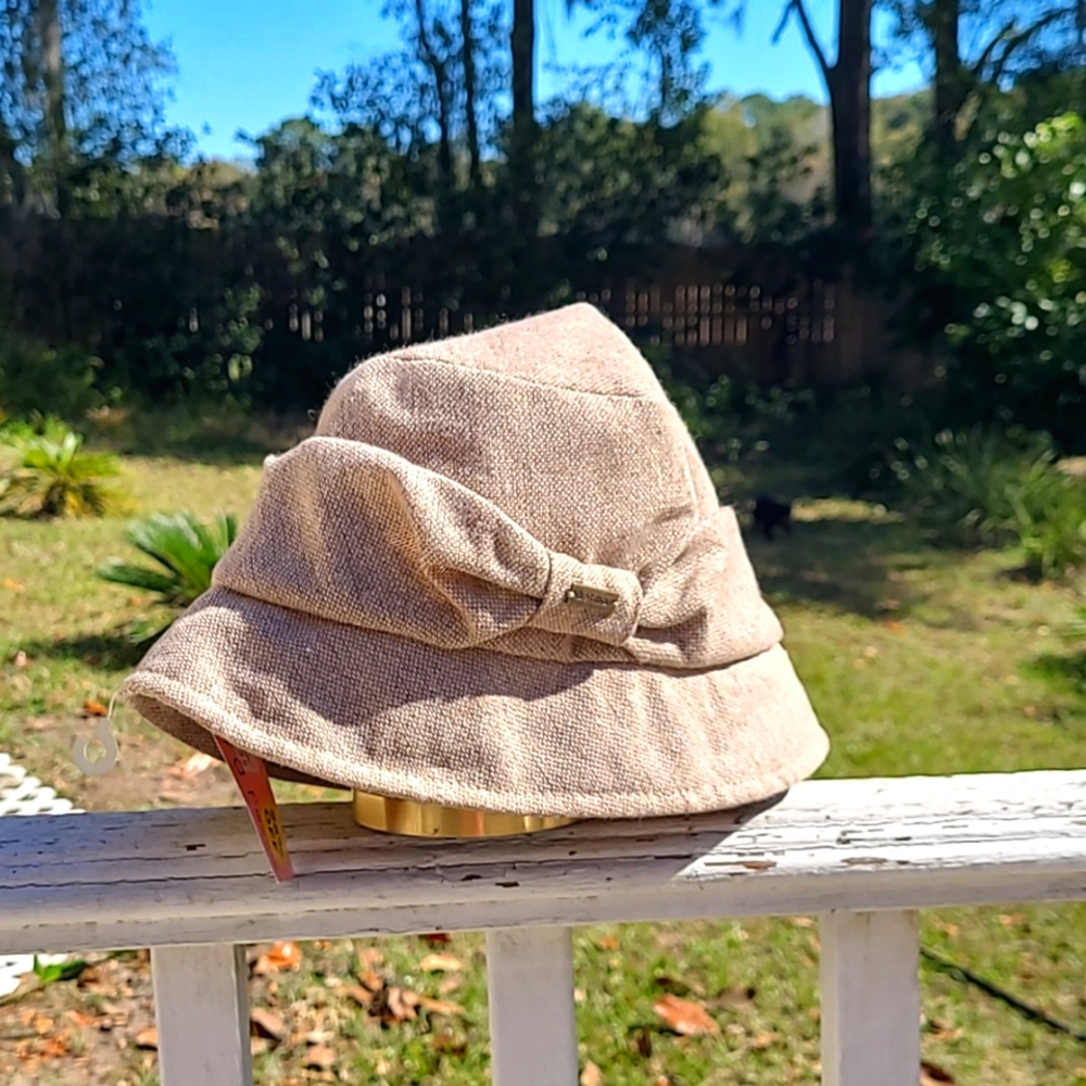NWT Betmar Hat ❤️